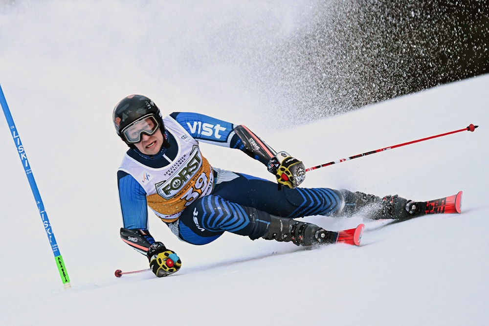 Российские горнолыжники бьются за путевки на ОИ-2026