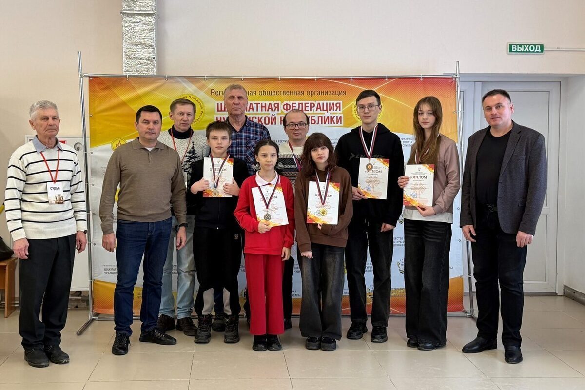 Сергей Спиридонов и Анна Хмелева выиграли чемпионат Чувашии по шахматам