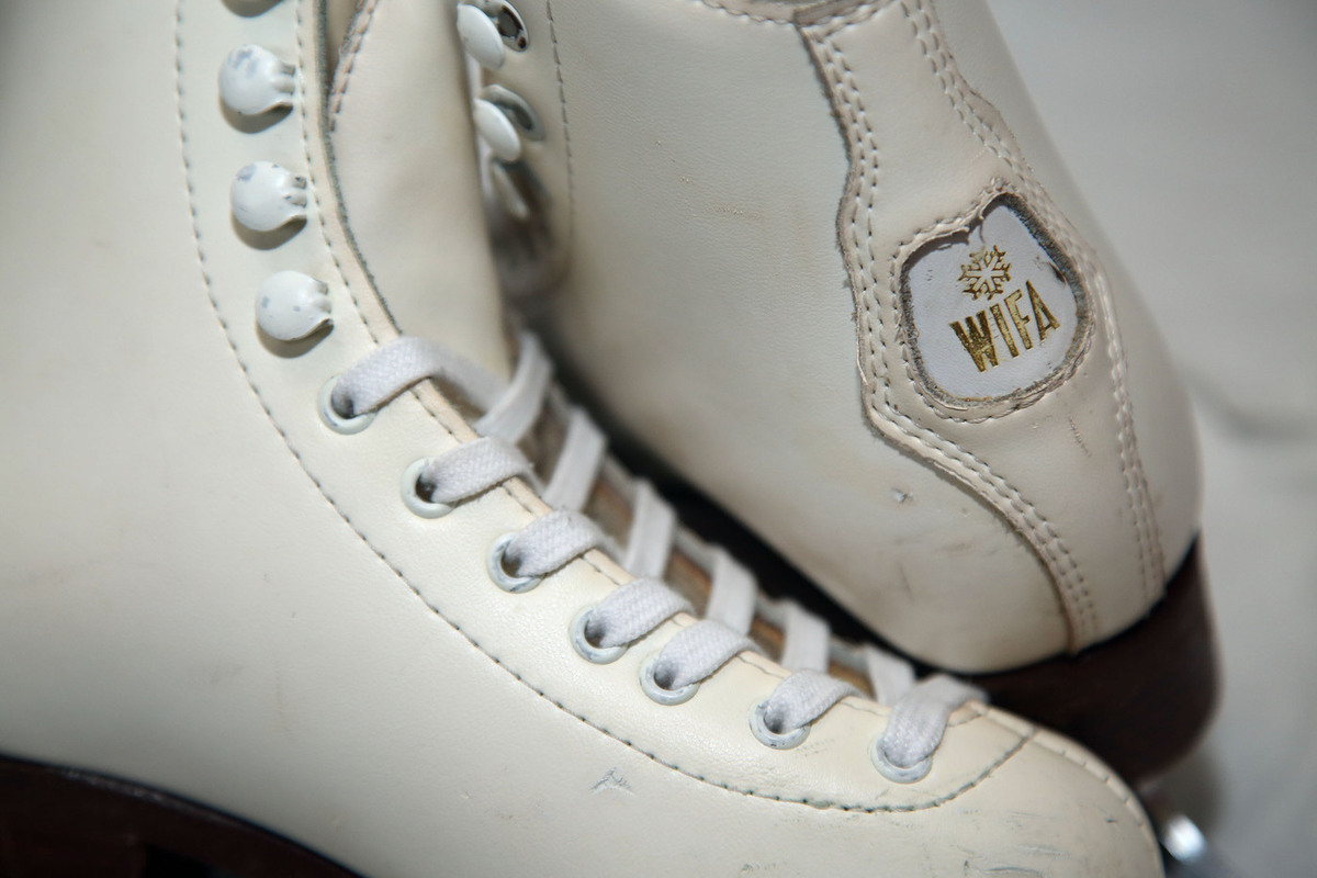 Мать юной чемпионки Костылевой назвала фигуристку Сарновскую «мразотой»