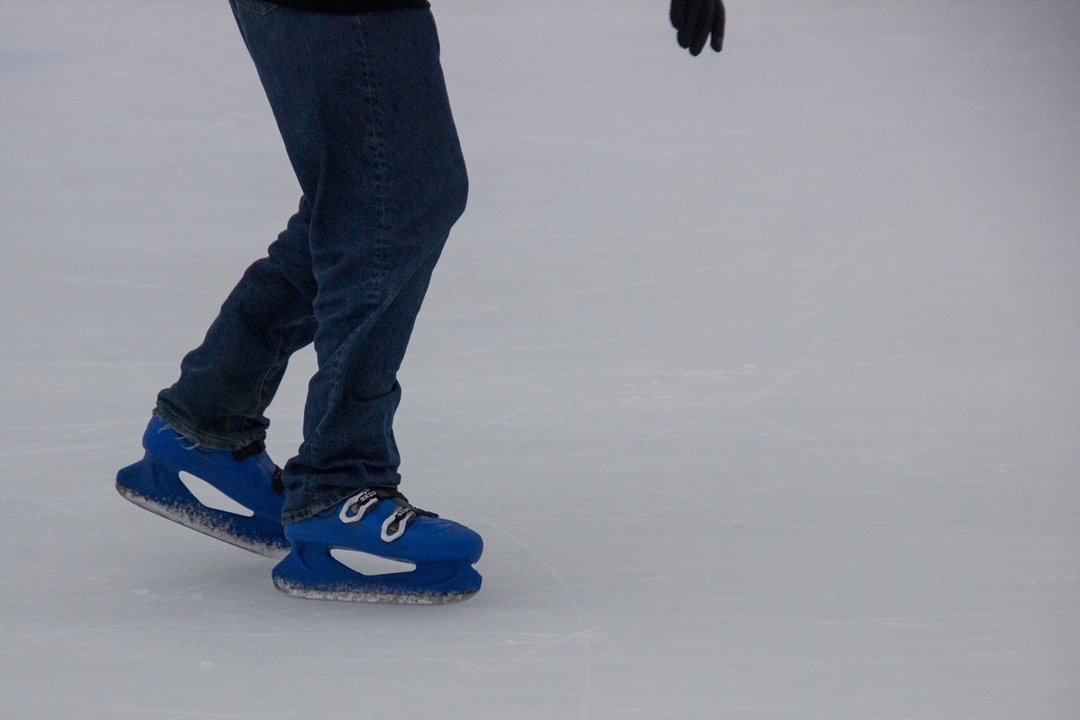 На Губернском катке отменили открытую тренировку фигуристок из-за атаки БПЛА