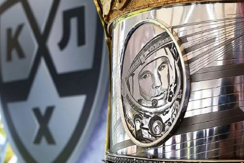 После гола «Локомотива» в ворота «Авангарда» произошла массовая потасовка, были удалены две пятёрки игроков. ВИДЕО